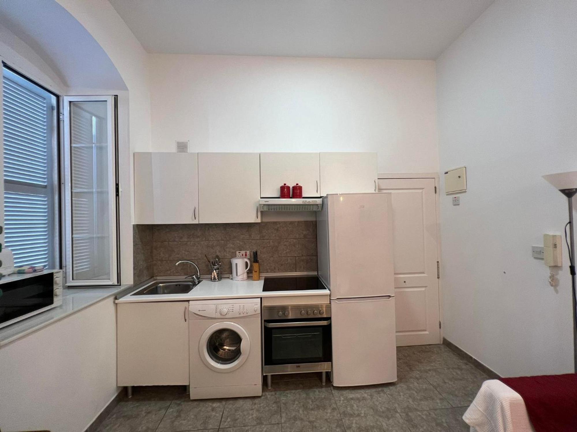 Budget-Friendly 1Br In The City Center ยิบรอลตาร์ ภายนอก รูปภาพ