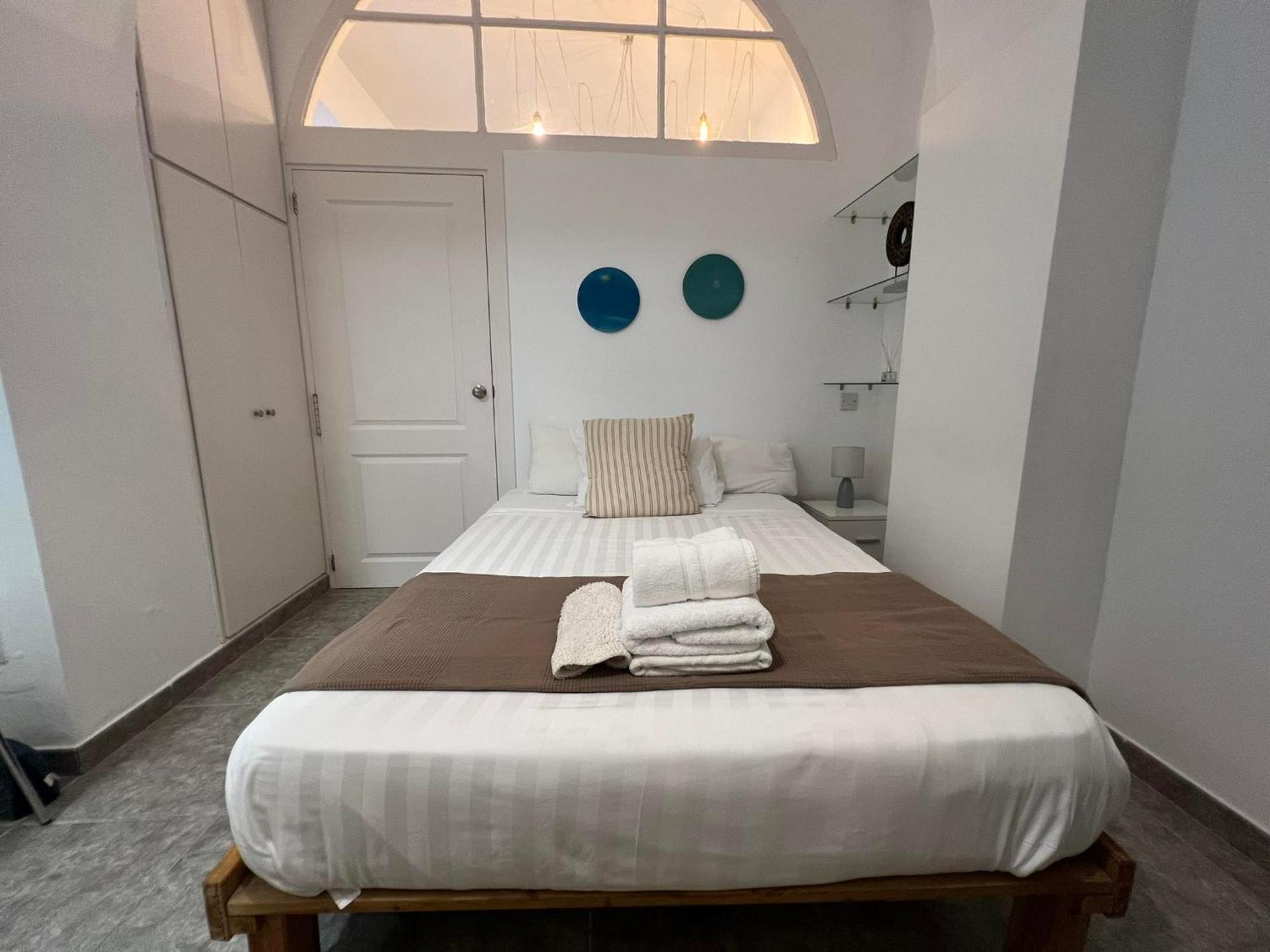 Budget-Friendly 1Br In The City Center ยิบรอลตาร์ ภายนอก รูปภาพ